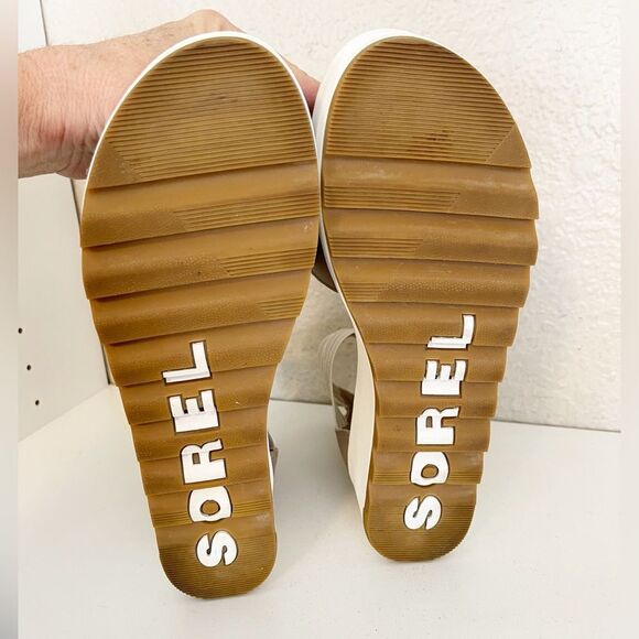 Sorel Cameron Flatform Ankle Strap Sandals in Taupe. 9.5 - Picture 12 of 13